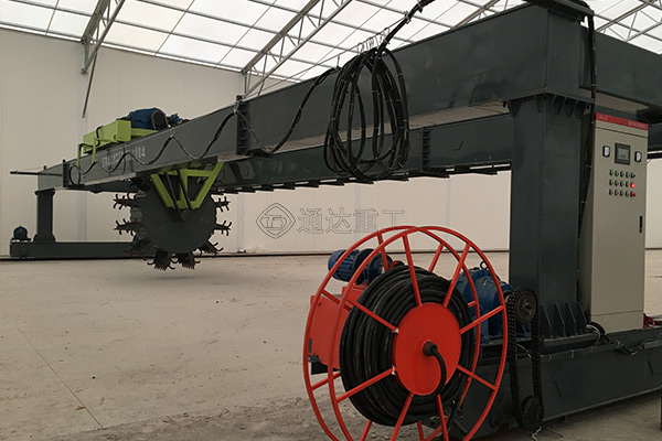 專(zhuān)業(yè)制造6-30米有機(jī)肥大跨度葉輪翻拋機(jī)